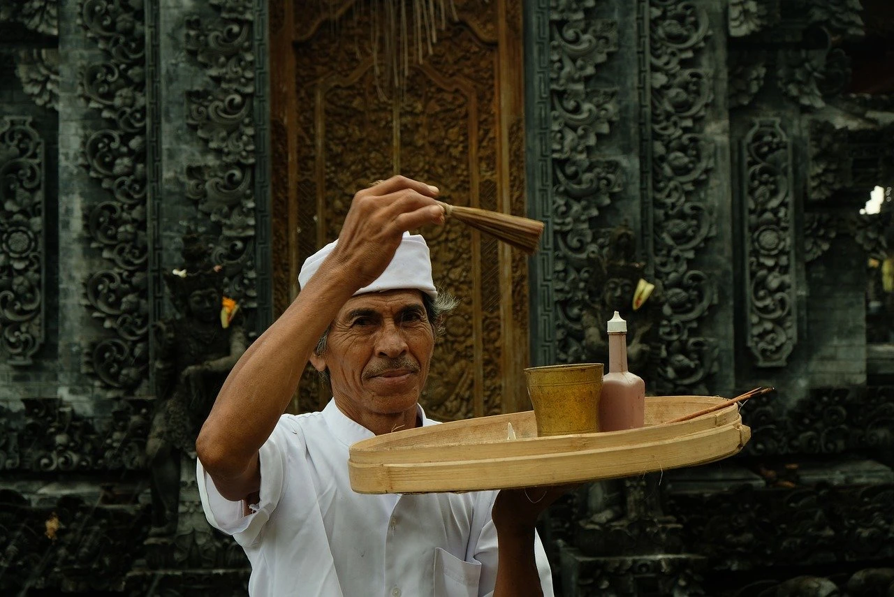 Temple In Charge/Managing Trustee